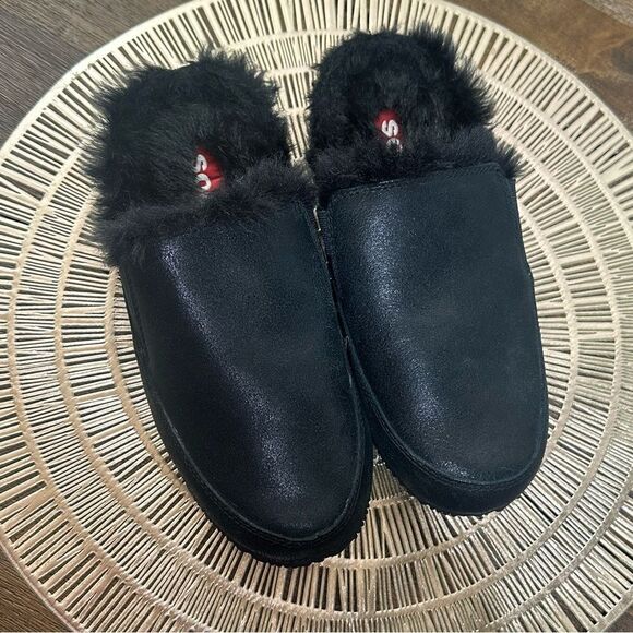 Sorel Go - Errand Run Women's Slippers Size 6 Black Leather & Faux Fur EUC - Picture 4 of 9